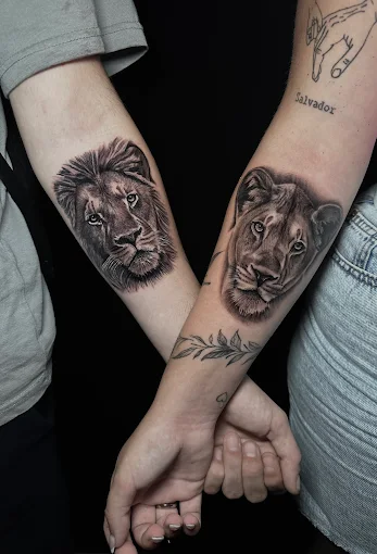 Manga completa de tatuaje en brazo